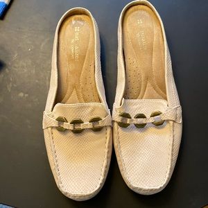 Naturalizer comfort slip on loafer size 8.5